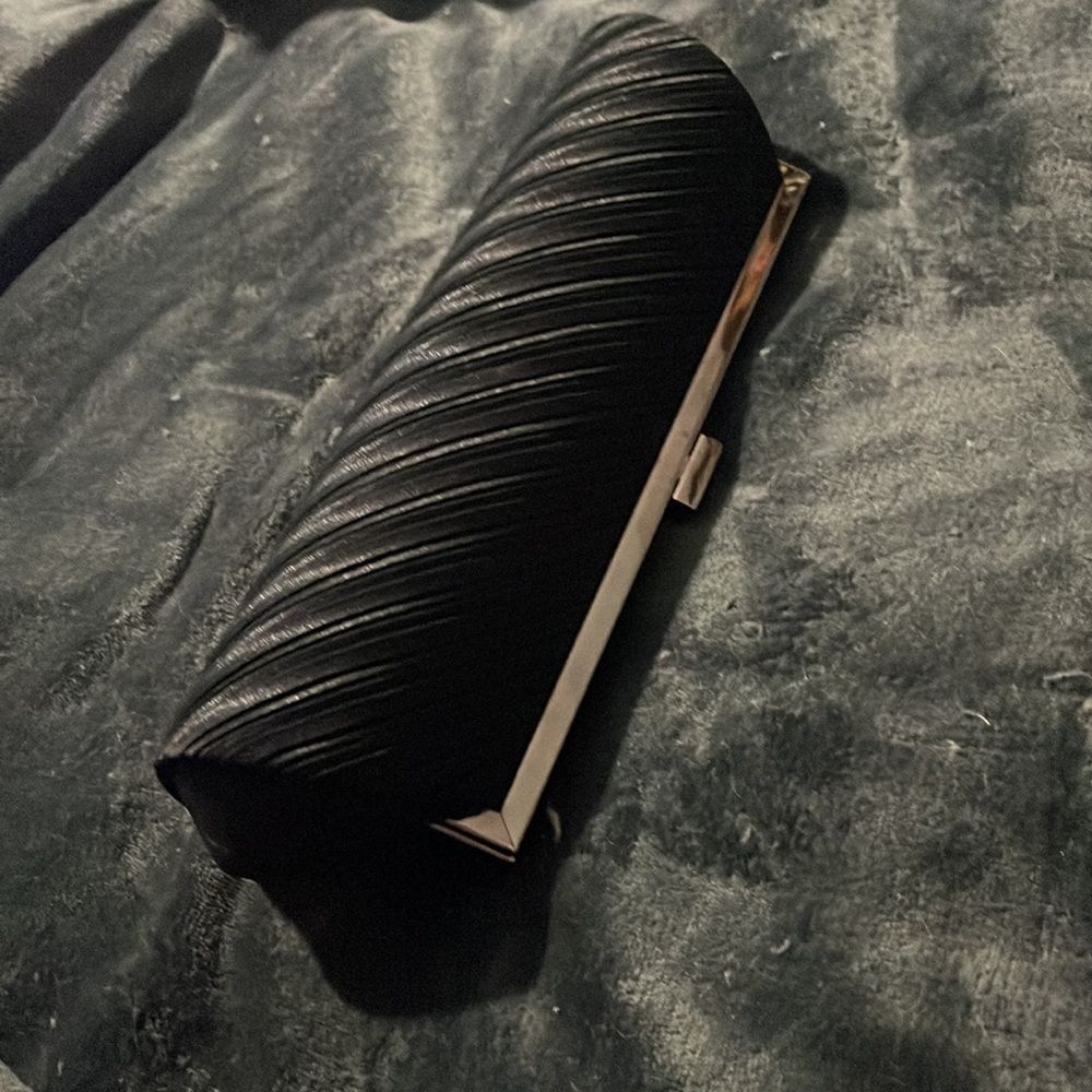 Clutch - Picture 3 of 3